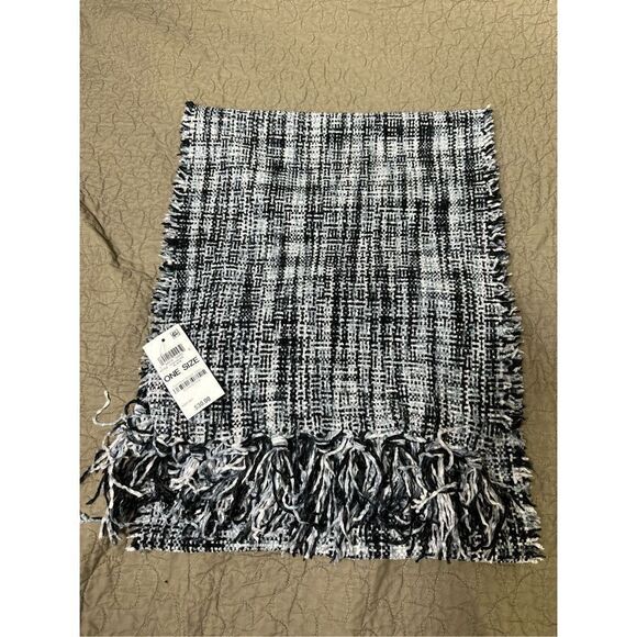 Charter club, One size scarf, 100% polyester  size 13”X64”. A674 - Picture 2 of 5